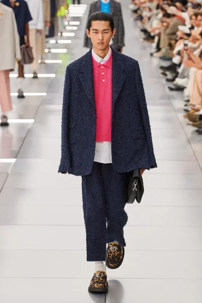 Look 10